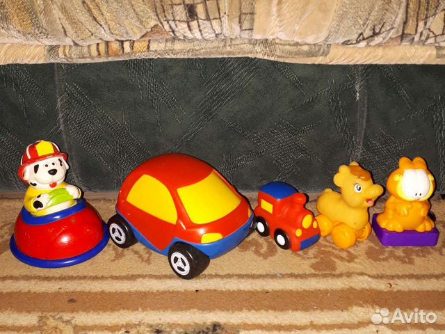 Красивая машина/паровоз/кот/собака/конь на колесах