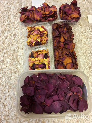 Сухие лепестки роз и пионов