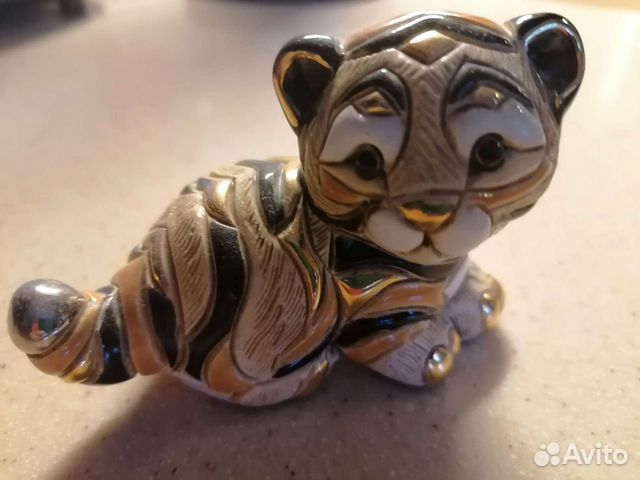 Статуэтки художественные из керамики с позолотой