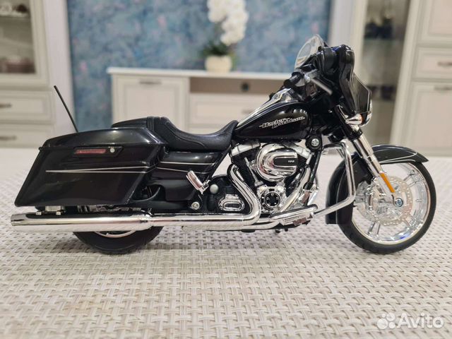 Harley-Davidson Street Glide Special 1:12 Maisto