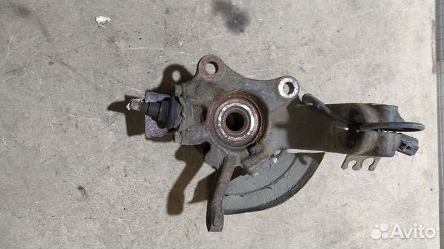 Кулак передний правый Volkswagen Sharan