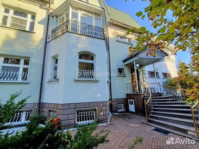 

8-к. коттедж, 1400 м²