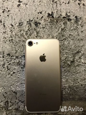 Телефон iPhone 7