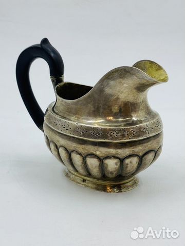 Молочник с фигурным туловом Серебро 84 пр. 1833 г