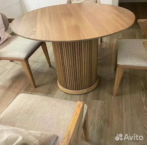 Круглый стол из массива