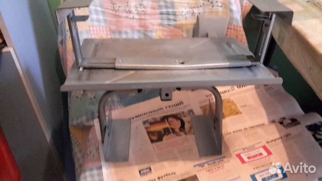Полка настенная для телевизора кронштейн б/у Полка настенная для телевизора кронштейн б/у