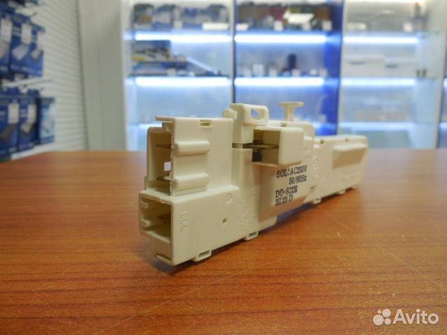 Замок люка(убл) сма SAMSUNG(DC64-00120E)
