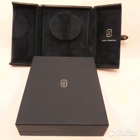 Коробка Harry Winston для колье с горловиной