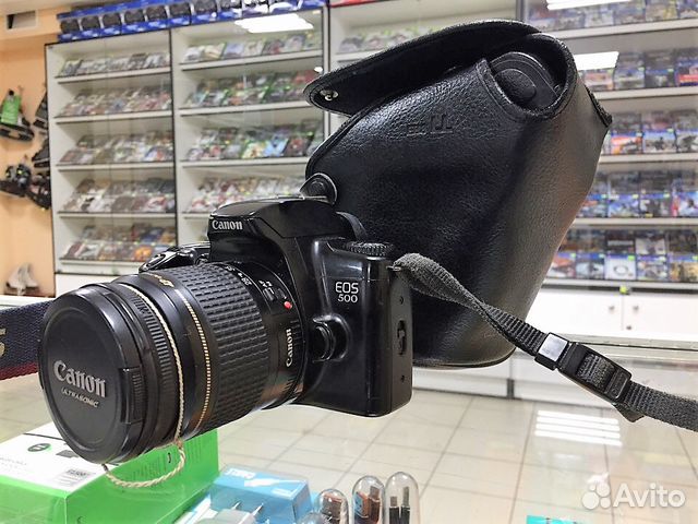 Canon eos 500 с кожаной сумкой