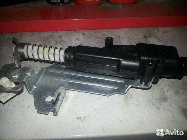 Ford Fusion активатор замка крышки багажника