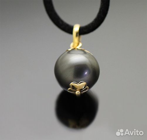 Черная таитянская жемчужина 16 мм, кулон из золота Черная таитянская жемчужина 16 мм, кулон из золота