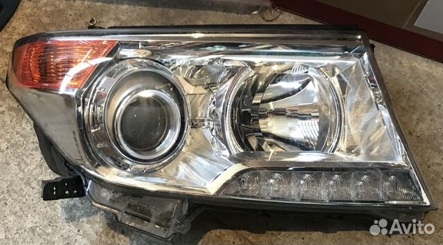 Фара Toyota Land Cruiser 200