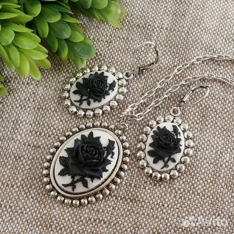 Комплект с камеями Черная роза, подвеска и серьги Комплект с камеями Черная роза, подвеска и серьги