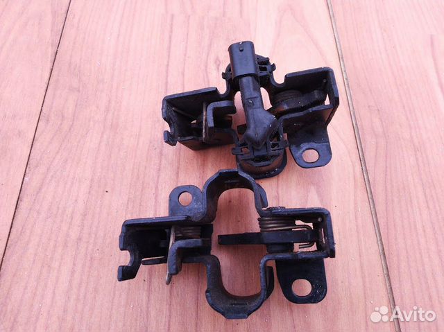 Замки капота Mercedes W164 X164 W219 W211 Замки капота Mercedes W164 X164 W219 W211