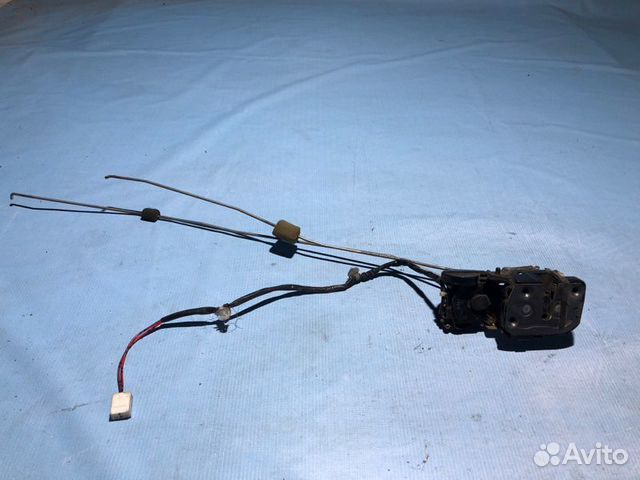Замок двери задний правый Mazda Premacy CP 1.8