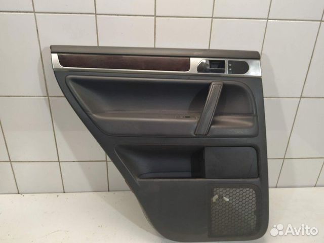 Обшивка задняя левая 7L6867211AG VW Touareg 2002-2 Обшивка задняя левая 7L6867211AG VW Touareg 2002-2