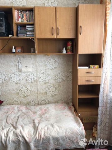 Компьютерный стол, стенка, шкаф, кровать
