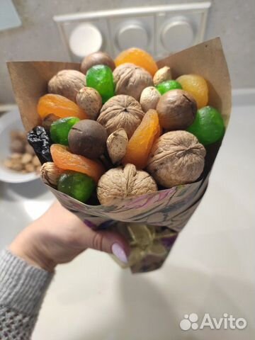 Букет из орехов и сухофруктов Букет из орехов и сухофруктов