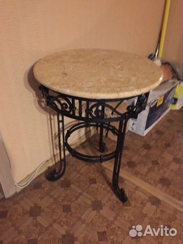 Журнальный столик из мрамора