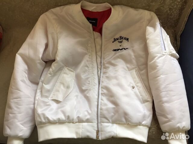 Белый эксклюзивный бомбер