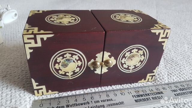 Шкатулка с инкрустацией перламутра