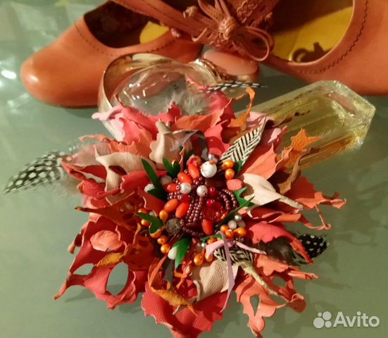 Кожаная брошь