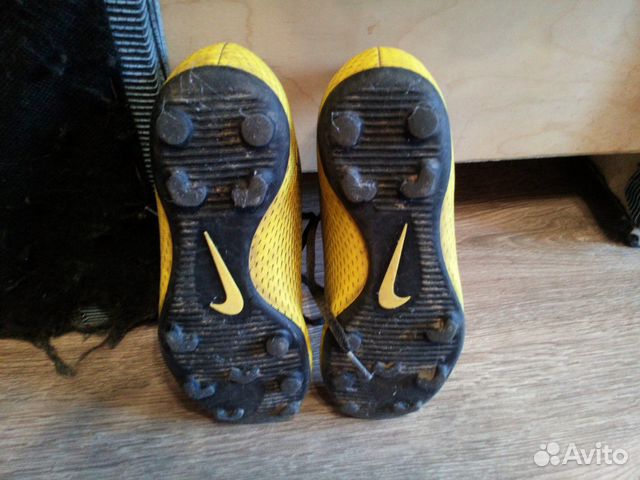 Бутцы детские футбольные.Фирма nike Бутцы детские футбольные.Фирма nike