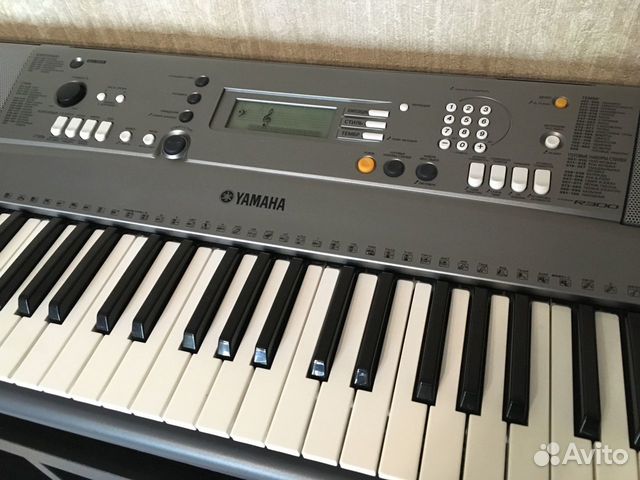 Синтезатор Yamaha PSR-R300 Синтезатор Yamaha PSR-R300