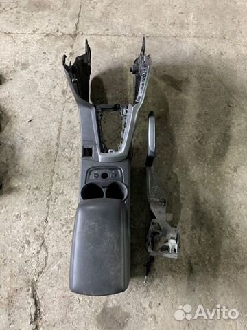 Подлокотник Ford Focus 3 CB8 2012