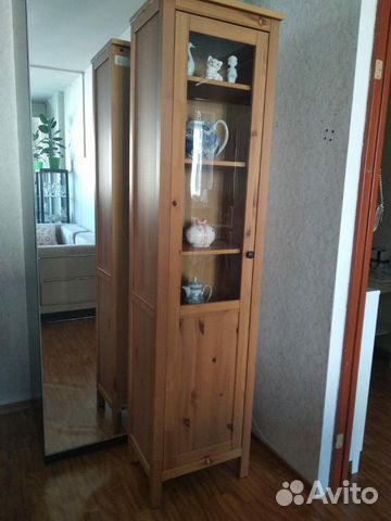 Узкий шкаф витрина Хемнес новый Узкий шкаф витрина Хемнес новый