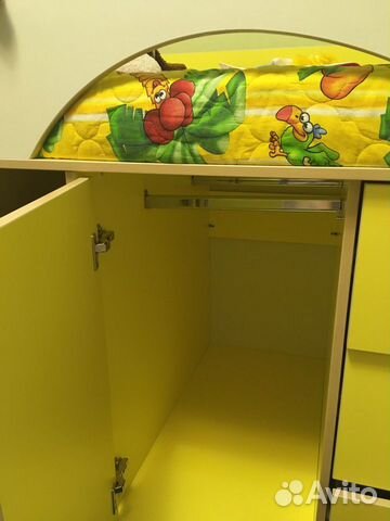 Детская кровать чердак со шкафами и столом Детская кровать чердак со шкафами и столом