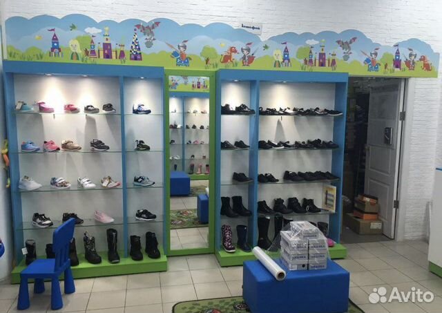 Стеллажи для магазина обуви