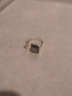 Стильное серебряное кольцо с перламутром дизайнерс