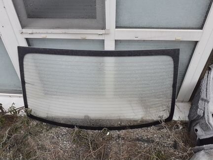 Стекло заднее Renault Logan