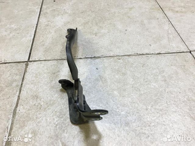 Петля капота правая Toyota Land Cruiser 200 2007