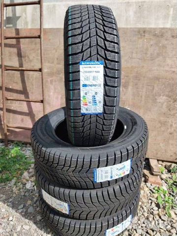 Triangle PL01 235/45 R17