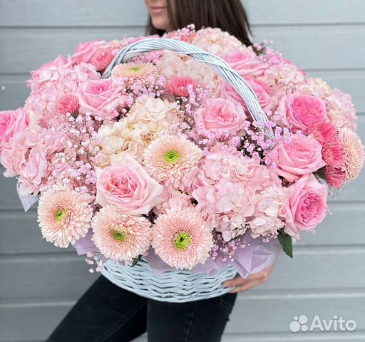 Букет Корзина с цветам, розы гортензии гипсофила