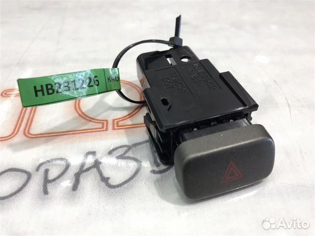 Кнопка аварийной сигнализации Toyota Windom (MCV3
