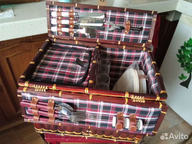 Набор для пикника в чемодане