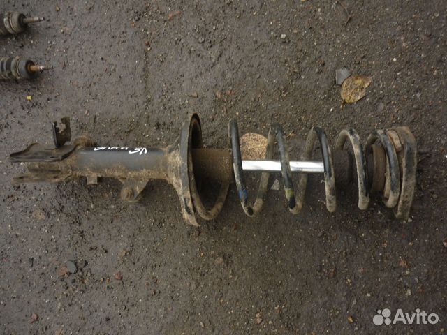 Задняя левая стойка Хундай Элантра 3 XD