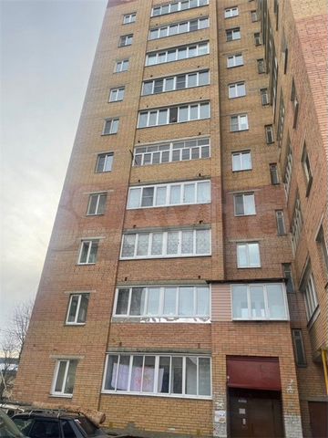 Доля в 4-к. квартире, 75 м², 5/12 эт.