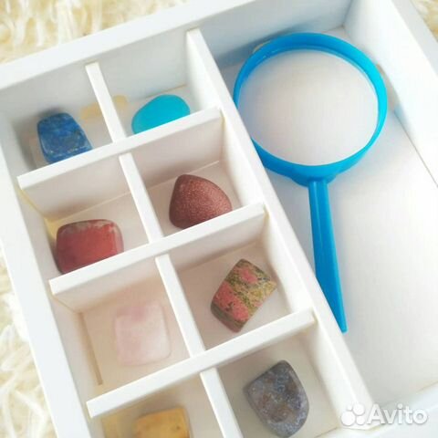 Набор самоцветов с лупой для юных исследователей