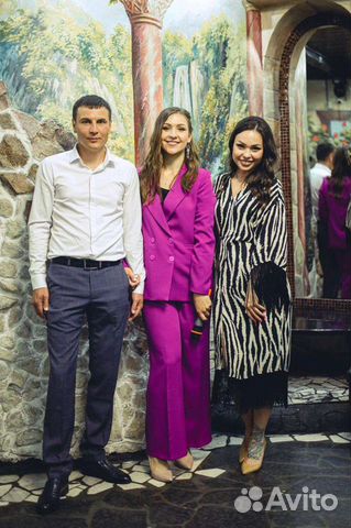 Ведущая.Живая музыка