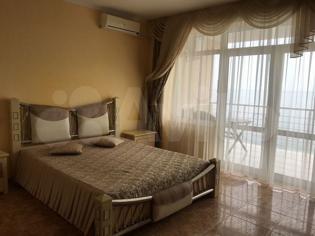 Квартира-студия, 65 м², 4/5 эт.