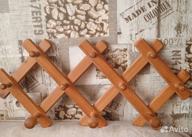 Вешалка для одежды настенная