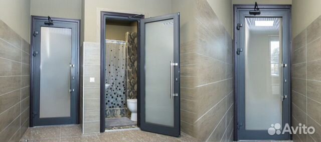 Дверь алюминиевая