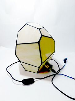 Декоративный светильник из витражного стекла