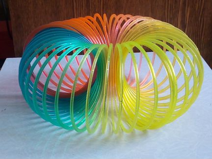 Радужная пружинка Слинки