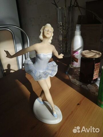 Фарфоровая статуэтка Балерина