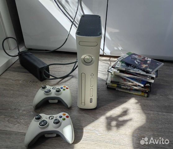 Xbox 360 (два джостика и 9 игр )